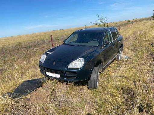 Алтайские пограничники на границе с Казахстаном поймали лихача на элитном Porsche