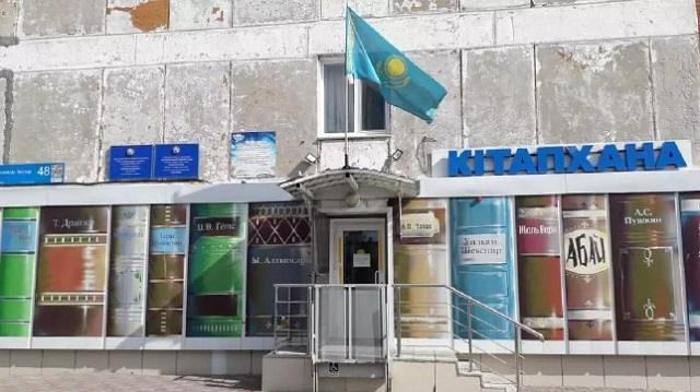 Казахстанский флаг на фоне обшарпанной стены возмутил жителей Костаная