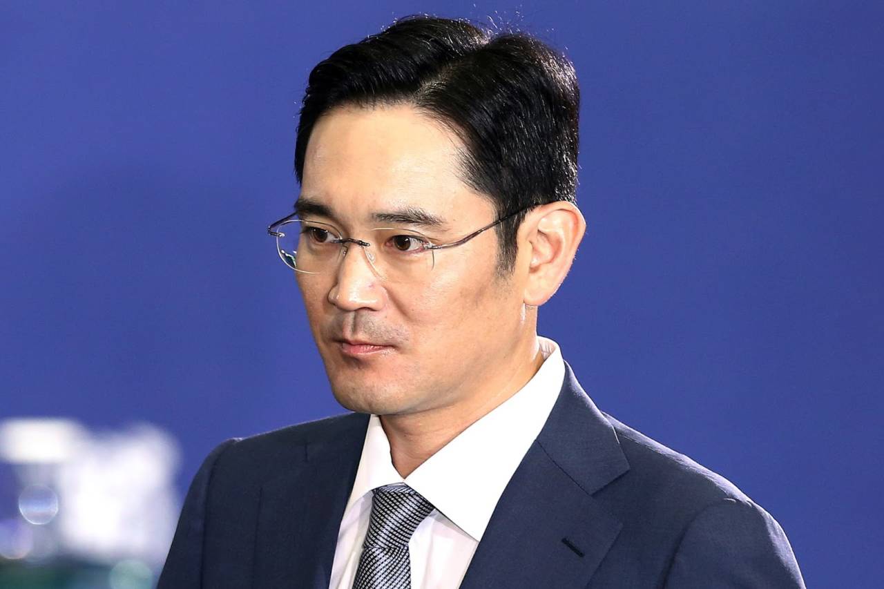 Главу Samsung приговорили к 30 месяцам тюрьмы за коррупцию