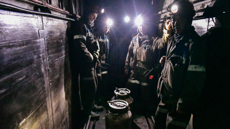 Авария на шахте «АрселорМиттал Темиртау»: спасатели ищут машиниста