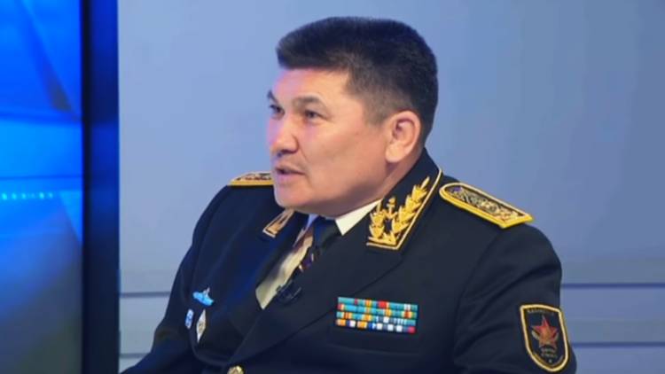Экс-адмирал ВМС РК уроженец Костанайской области Жанзаков таксует, чтобы прокормить семью