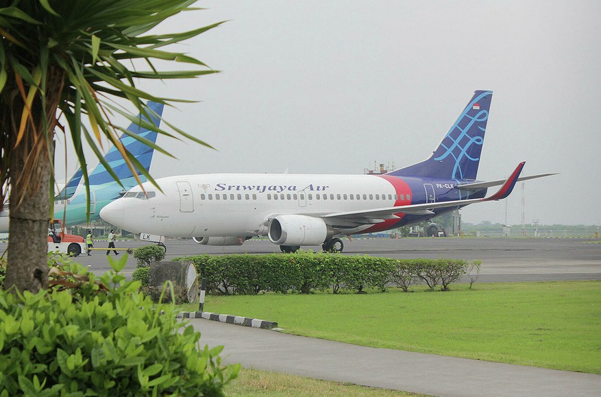 «Боинг» индонезийской компании Sriwijaya Air упал в море близ Джакарты