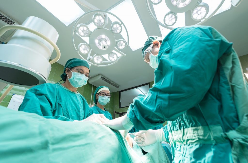 В мире впервые провели трансплантацию мертвого сердца