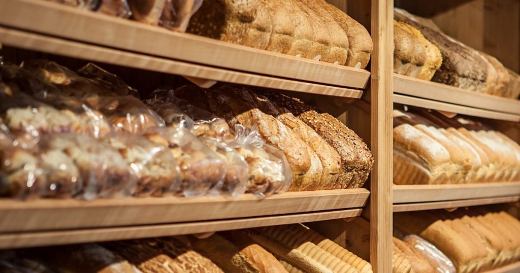 Производство свежего хлеба за месяц упало на 23%, а цены на него выросли на 6% за год