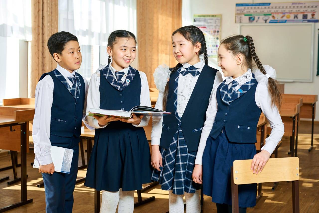 Казахстанским школьникам разрешили не носить школьную форму – Минобразования