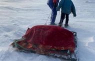 Больного до машины «скорой помощи» тащили на железе по снегу под Аркалыком
