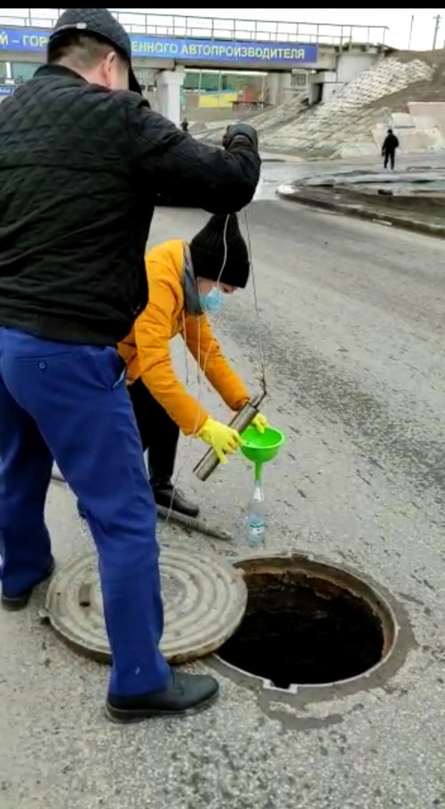 В Костанае вода, взятая из ливневой канализации, воспламеняется