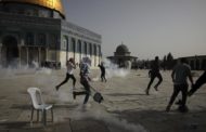 В столкновениях с израильской полицией в Иерусалиме пострадали почти 300 палестинцев