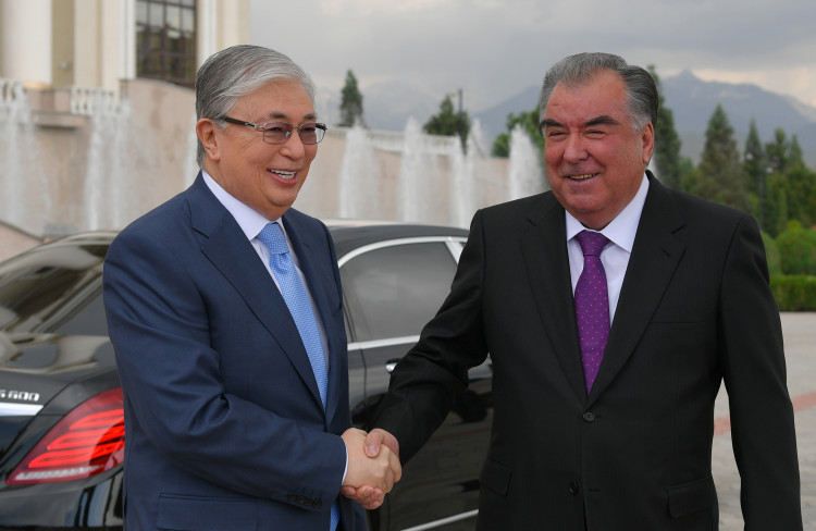 Токаев и президент Таджикистана провели переговоры в Душанбе