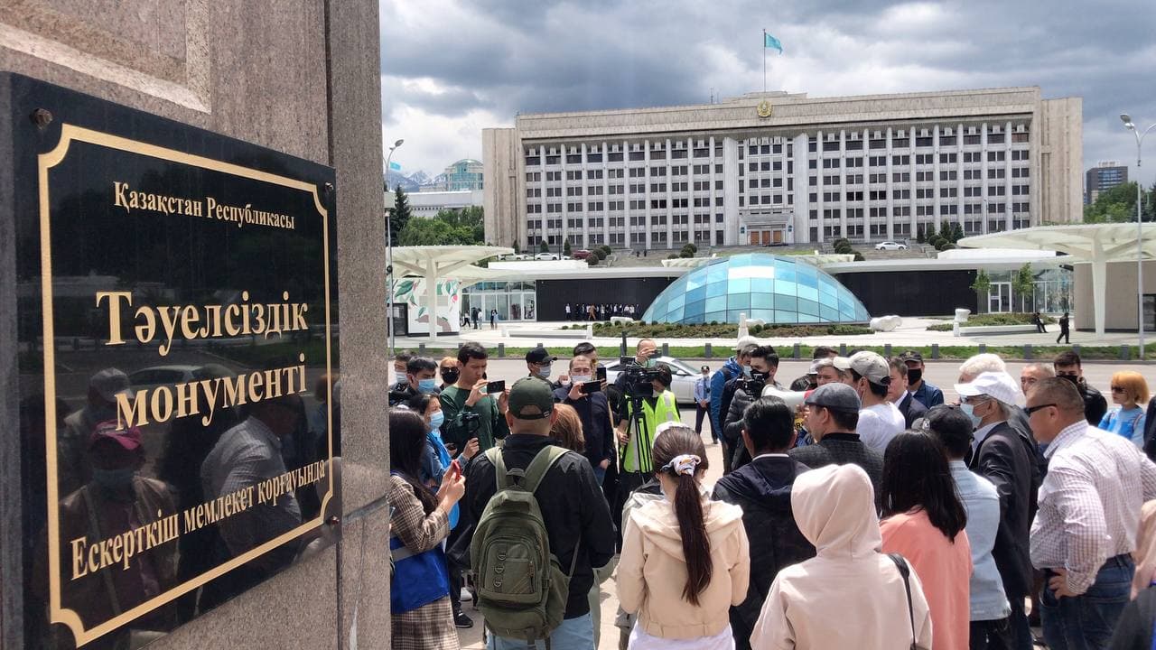 Незарегистрированная Демократическая партия Казахстана вышла на митинг в Алматы