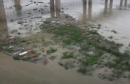 В реке Ганг массово всплыли тела умерших от коронавируса