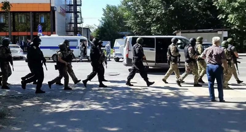 Работников Сбербанка в России взяли в заложники