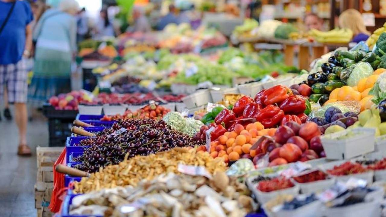 Цены на овощи и фрукты резко подскочили за месяц в Казахстане