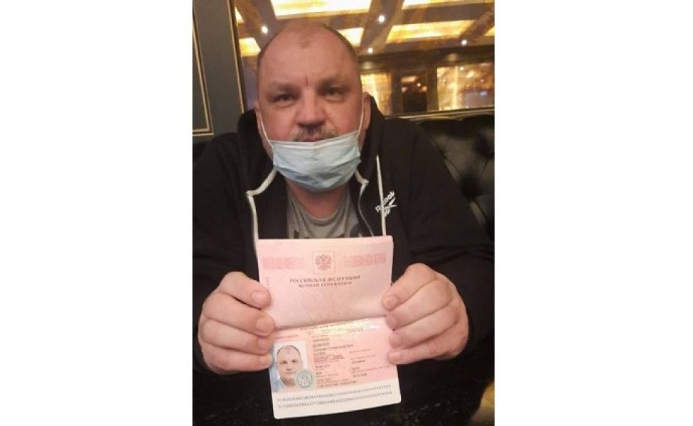 Павлодарского бизнесмена три года уговаривали получить паспорт