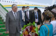 Токаев прибыл с рабочим визитом в Туркменистан