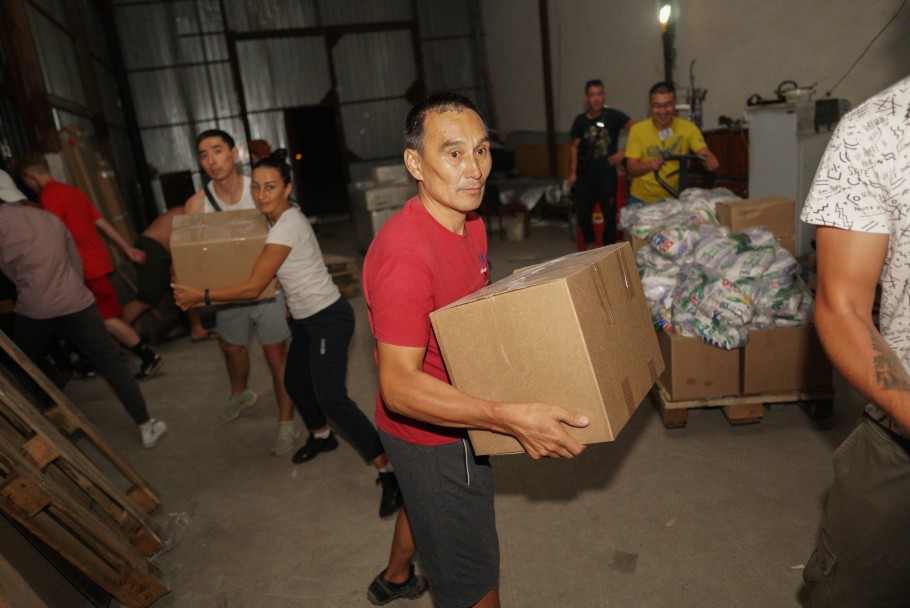 Гуманитарная помощь для социально уязвимых слоев населения прибыла в Костанай