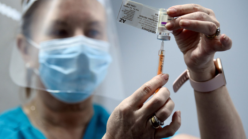 Полная вакцинация в 3 раза снижает риск заражения коронавирусом — ученые