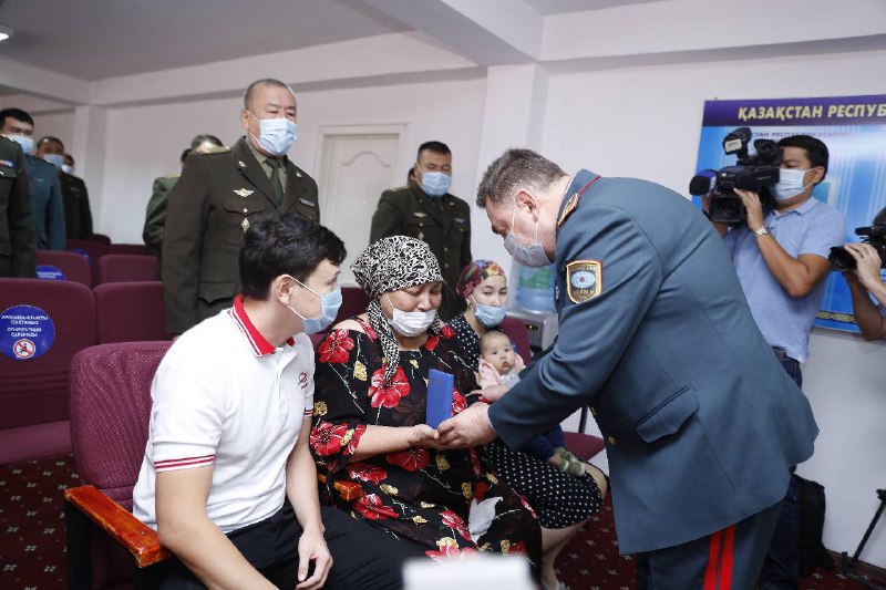Государственные награды вручены семьям погибших при взрывах в Жамбылской области
