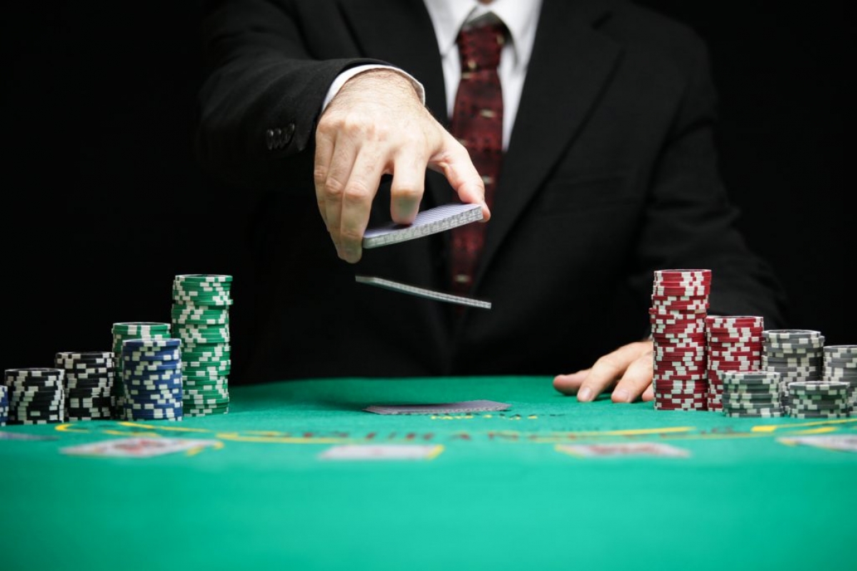 «Просадить $5 млн за вечер»: Как устроен мир подпольного покера в Алматы?