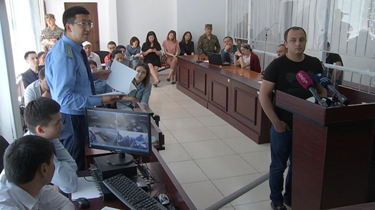В мажилисе предложили запретить журналистам и блогерам писать о судебных процессах