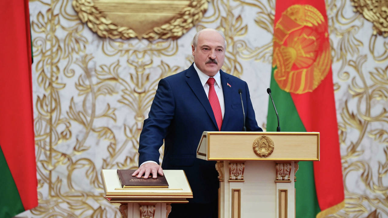 «Вырежем всех мерзавцев, которых вы финансировали»: полная расшифровка интервью Александра Лукашенко Би-би-си