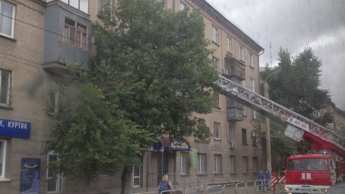 Челябинку, в квартиру которой вызвали МЧС из-за ребенка в окне, отдали под суд