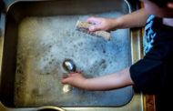 Связь между неправильным мытьем посуды и онкологией нашли в Китае