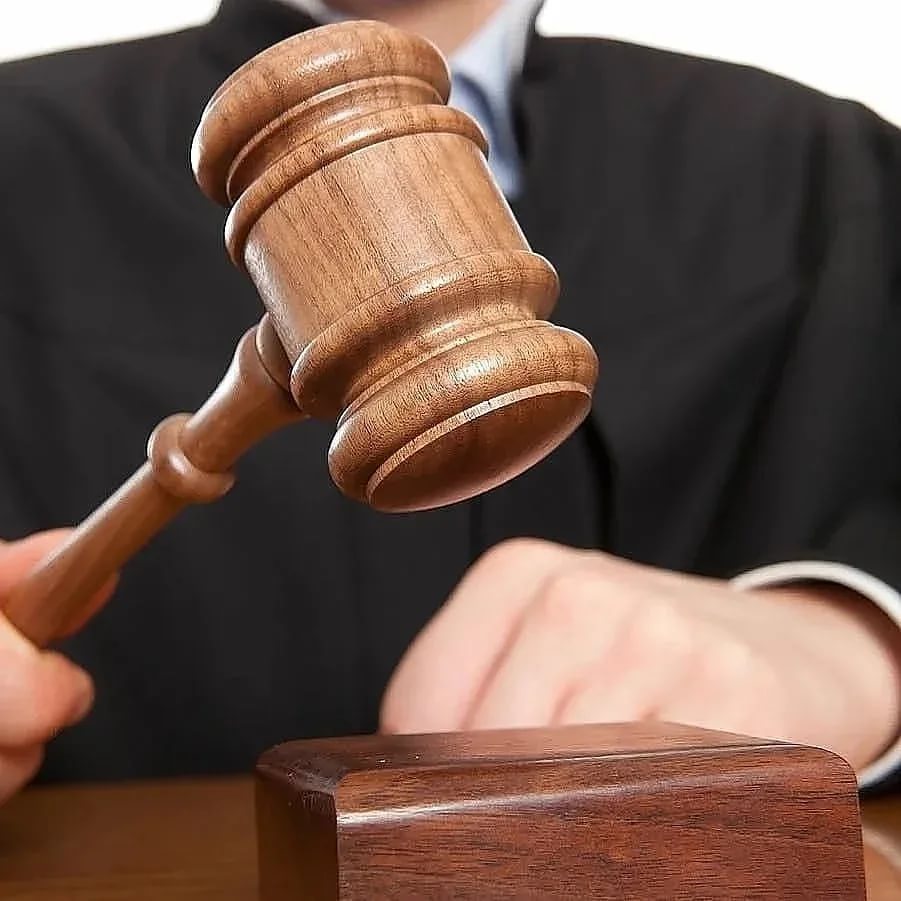 Частный судебный исполнитель подал на рудничанку в суд за клевету