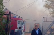 Крупный пожар в Костанае: огонь перекинулся на жилые дома