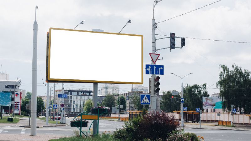 В Казахстане приняли новые правила размещения наружной рекламы на автодорогах