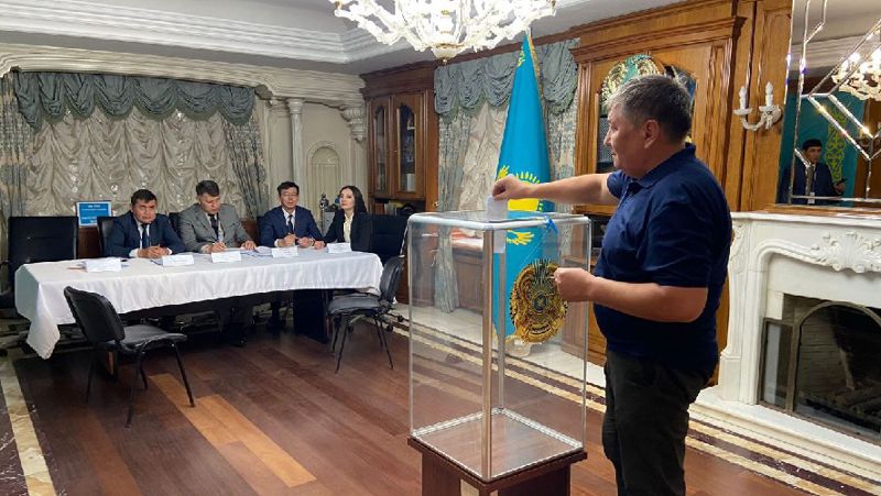 Референдум-2022: казахстанцы активно голосуют за рубежом