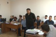 Подсудимый Айдар Кужебаев рассказал суду, почему так яростно ломился в квартиру Регины Костициной