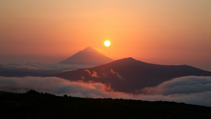 Туристы погибли при восхождении на действующий вулкан на Камчатке