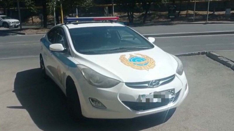 Бутафорскую машину патрульной полиции задержали в Алматы