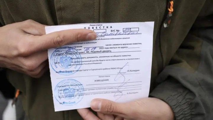 В Петербурге вручили повестку гражданину Казахстана