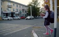 «Идея недоработана» — костанайские водители о макетах детей, установленных на пешеходных переходах