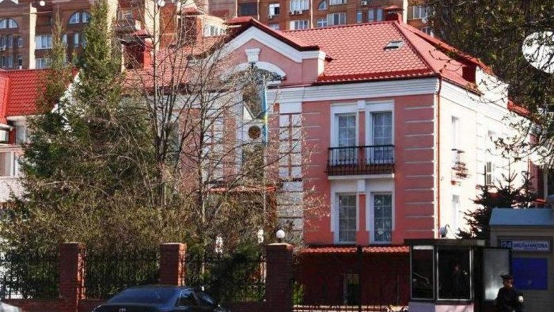 Сотрудников посольства Казахстана на Украине будут эвакуировать — МИД РК