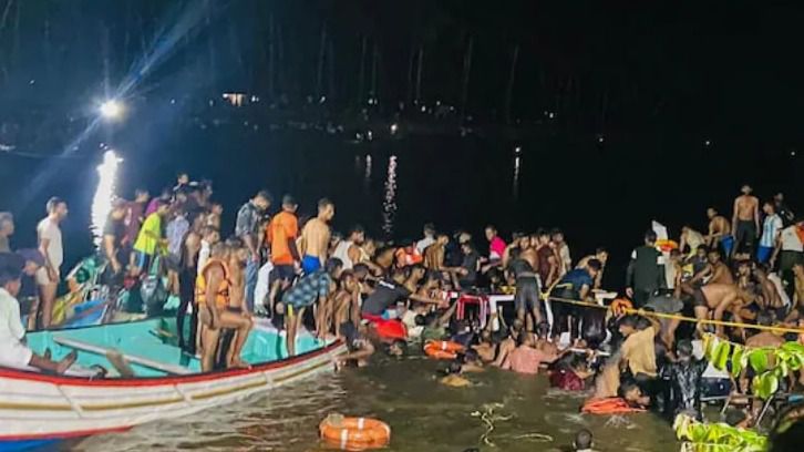 В Индии с перевернувшегося катера утонули 22 человека