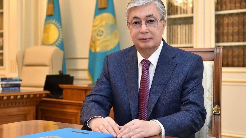 Токаев поздравил казахстанцев с Днем государственных символов