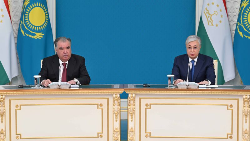 Президент Таджикистана посетит Казахстан с рабочим визитом