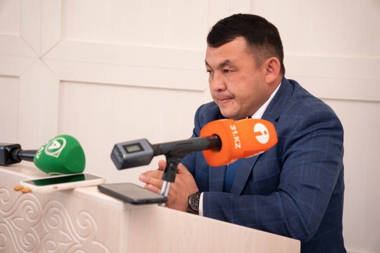 Требовал продать алкоголь: акима Новоильиновского сельского округа рекомендовали снять с должности после видео в СМИ