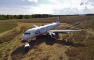 Самолет с казахстанцами экстренно сел в поле: пилотам предложили уволиться