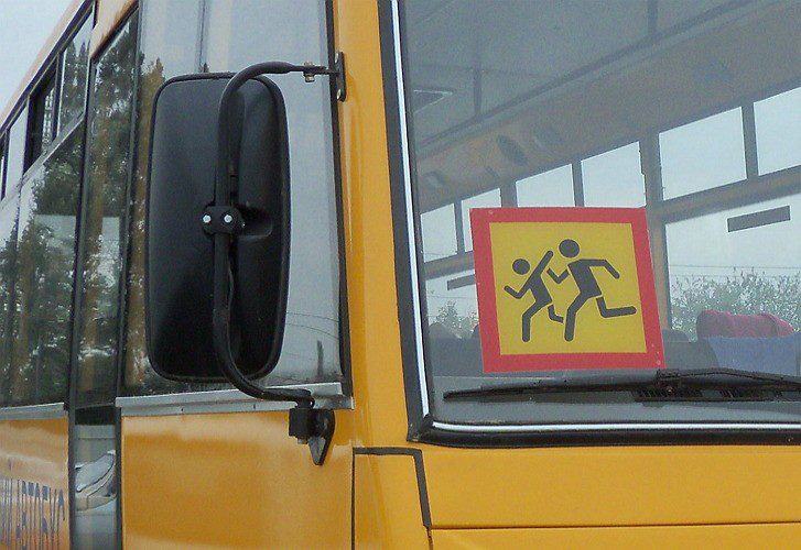 Детей в Костанайской области  перевозят водители автобусов, лишенные права управления
