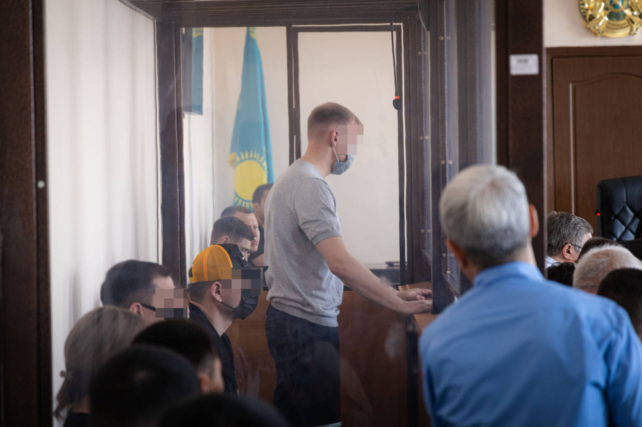 В Костанае подсудимый по делу «мясной» ОПГ Александр Пархоменко третий день слушает обвинительный акт
