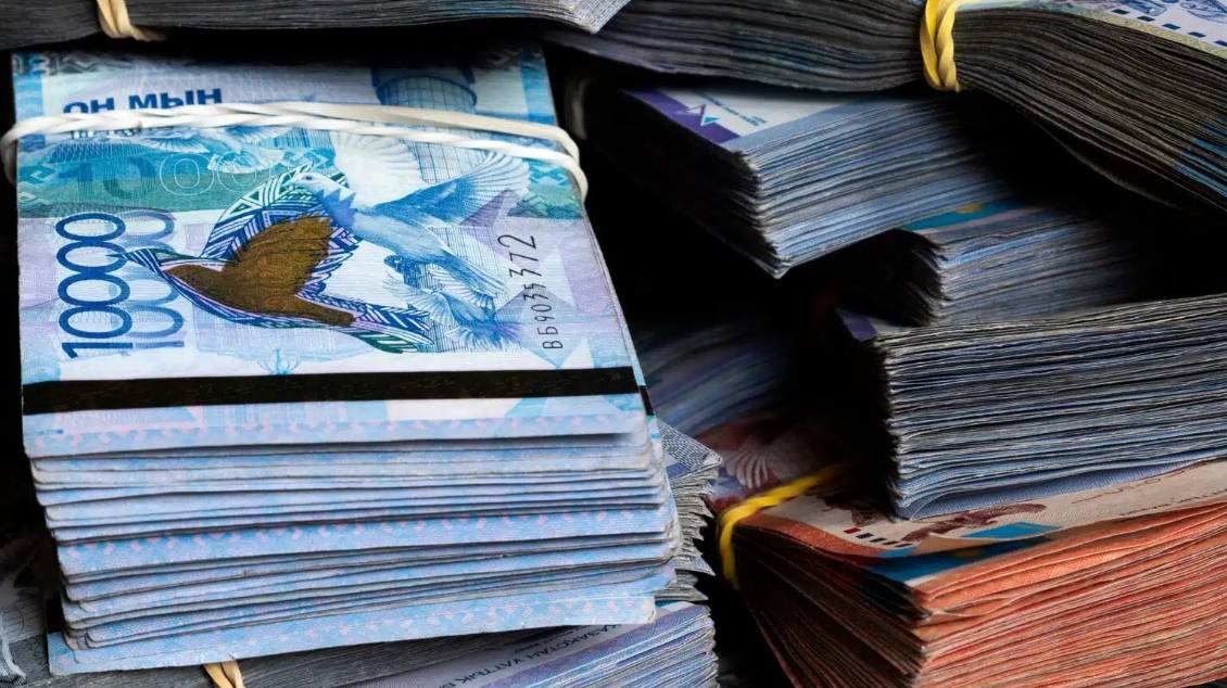 Госорганы списали долги на 40 млрд тенге казахстанцам, ставшим банкротами