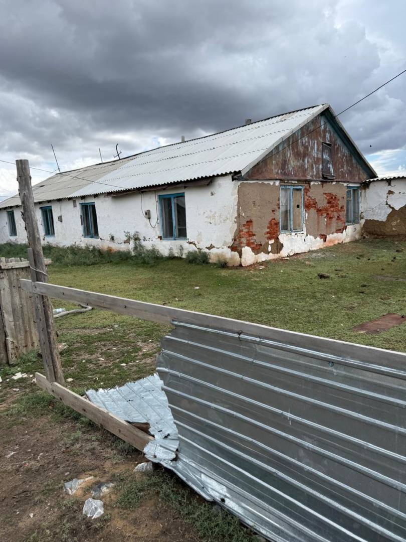 Житель Амангельдинского района не может понять, кому понадобился его дом и кто получил за него деньги после паводка