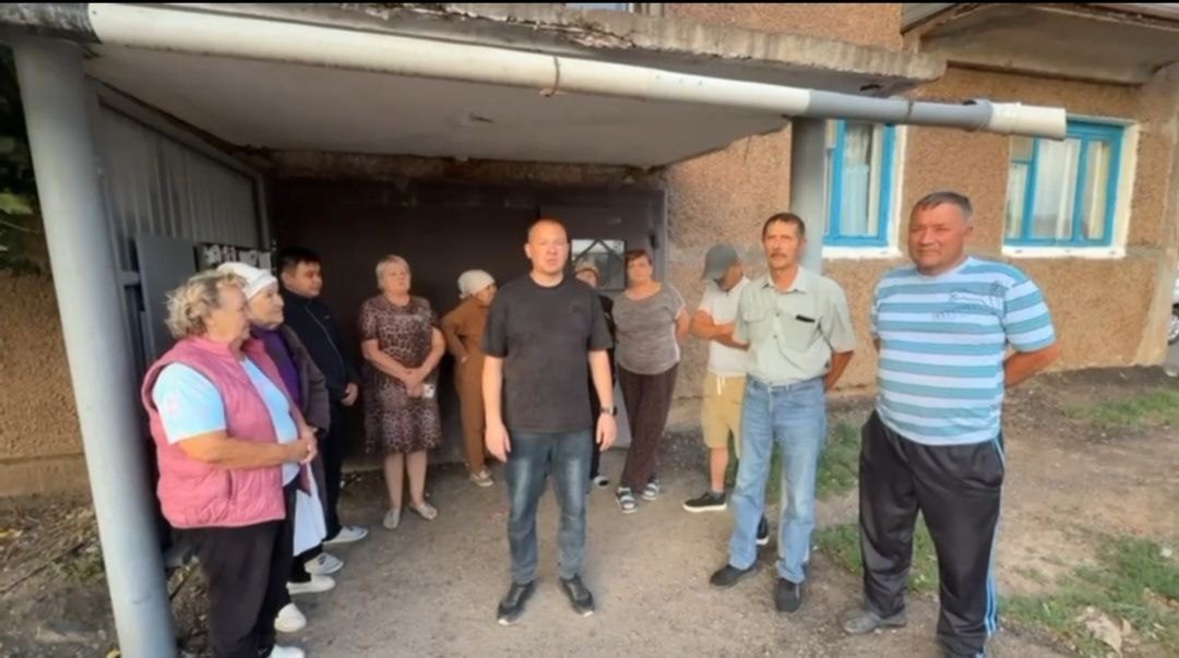 В акимате Аркалыка пообещали устранить недочеты крыши, ранее отремонтированной за счет бюджета