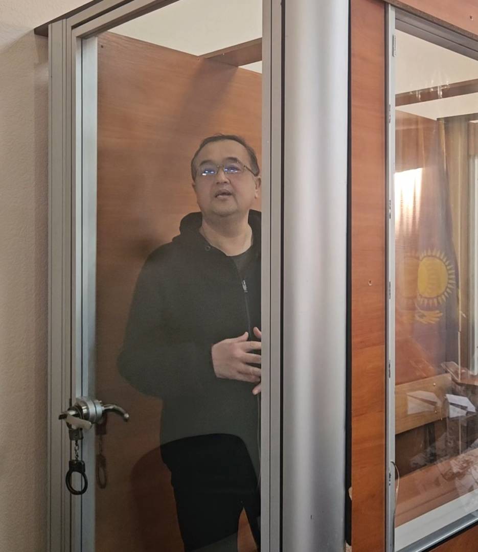 Блогер Миршат Сарсенбаев, находящийся в СИЗО, объявил голодовку