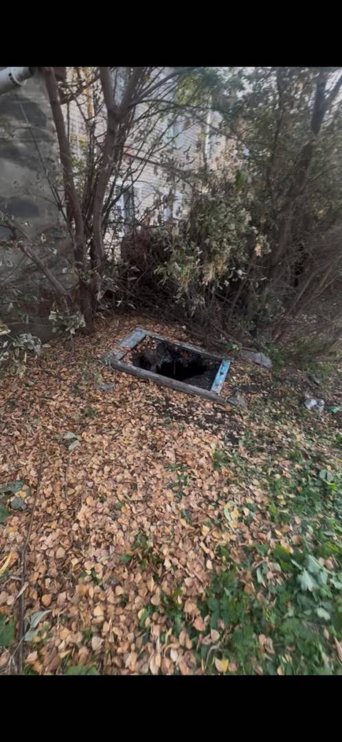 В Карабалыке чуть не погибла 5-летняя девочка, упав в канализационный люк