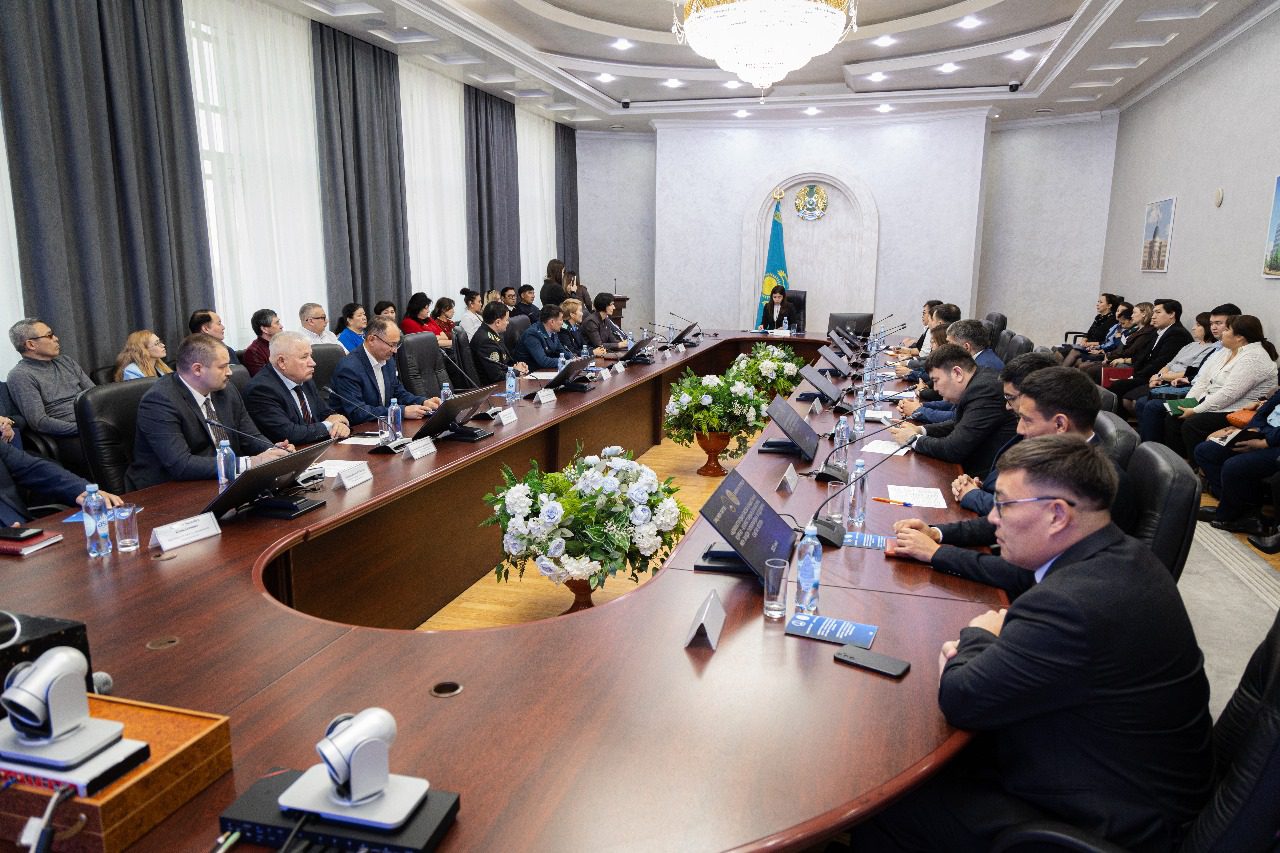 «Не будьте такими ранимыми. Зачем нам всем бьете по рукам?» — с таким вопросом адвокат Сергей Пономарев обратился в адрес ДУИС Костанайской области 